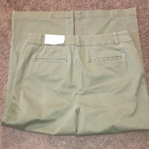 NWT Loft Outlet High Rise Slim Fit Olive Green Wide Leg Crop Pants Petite - Picture 5 of 8